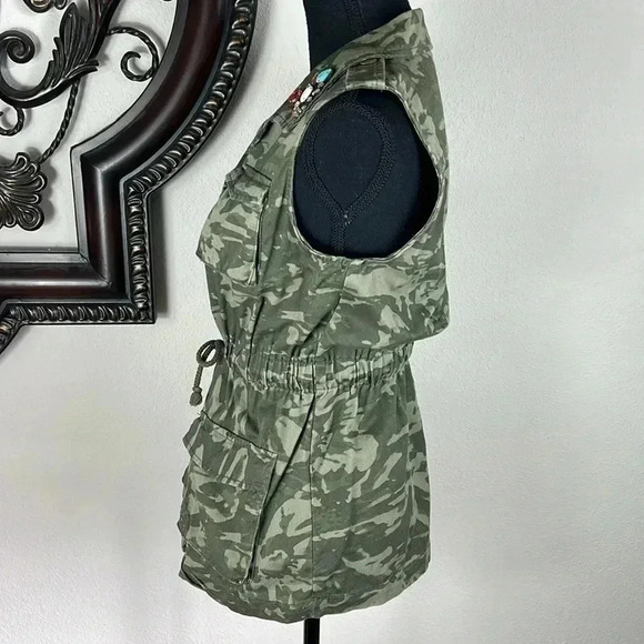 Decree 100% Cotton Camouflage Embellish Vest with Gem Collar Points Medium - Picture 8 of 16